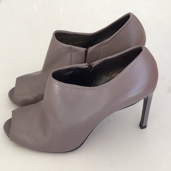 Steward Weitzman sleep on heeled ankle booty color taupe size 40 - Picture 3 of 5